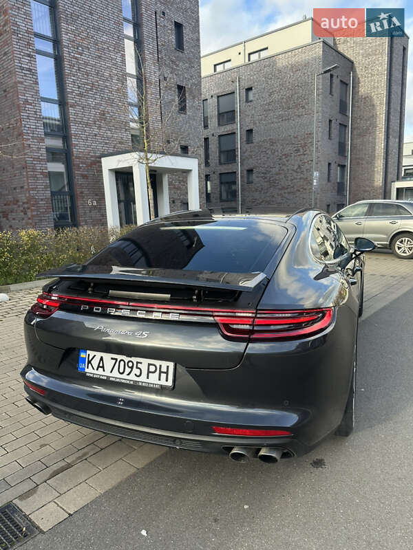 Фастбэк Porsche Panamera 2017 в Львове