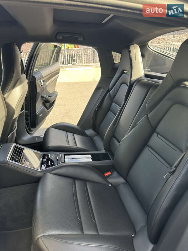 Фастбэк Porsche Panamera 2017 в Львове