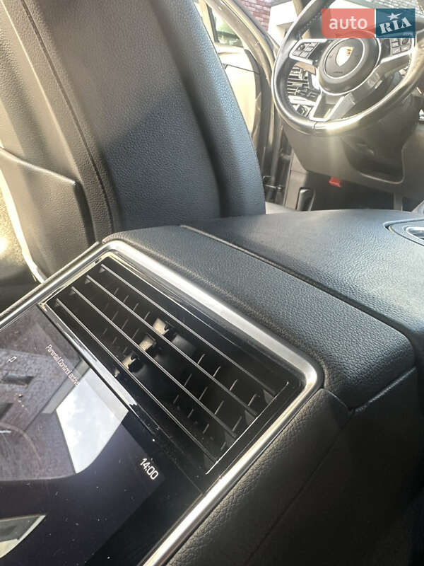 Фастбэк Porsche Panamera 2017 в Львове