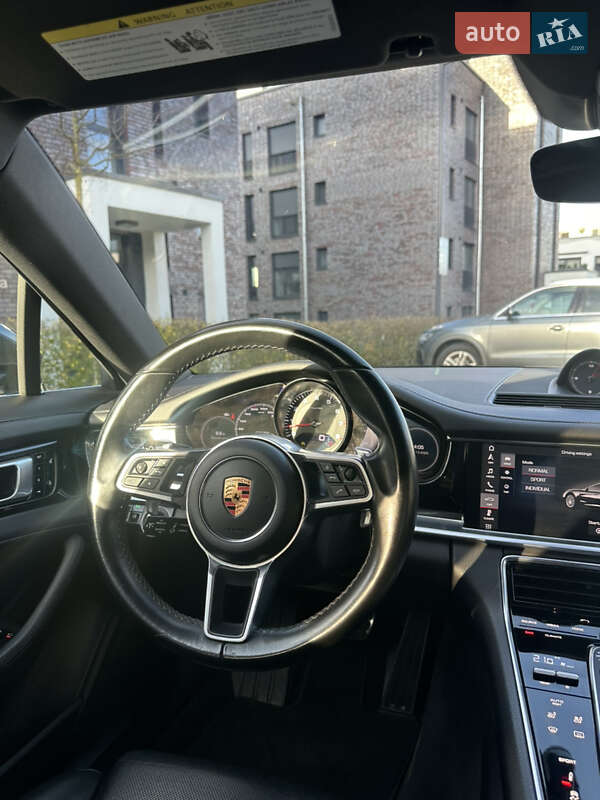 Фастбэк Porsche Panamera 2017 в Львове