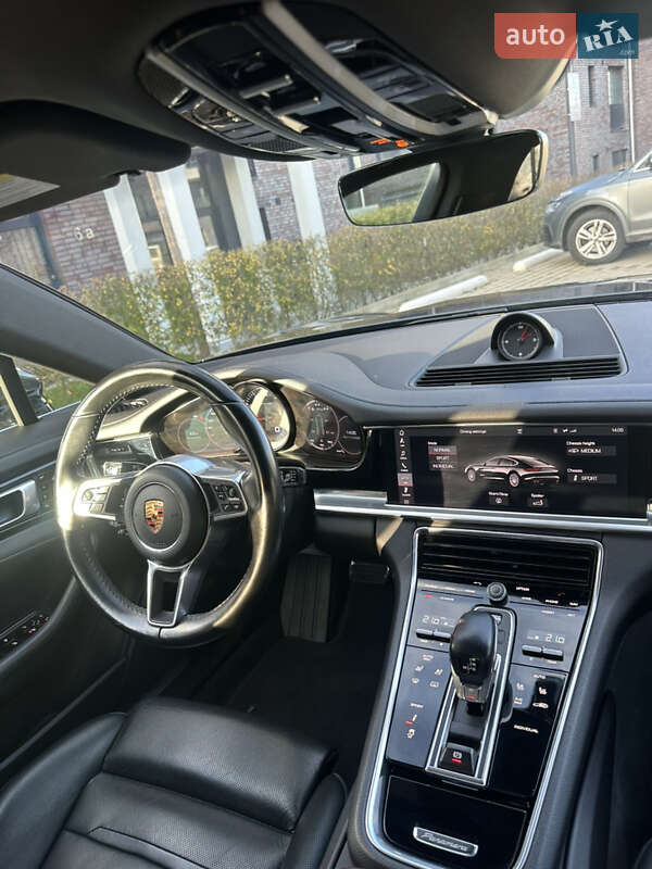 Фастбэк Porsche Panamera 2017 в Львове