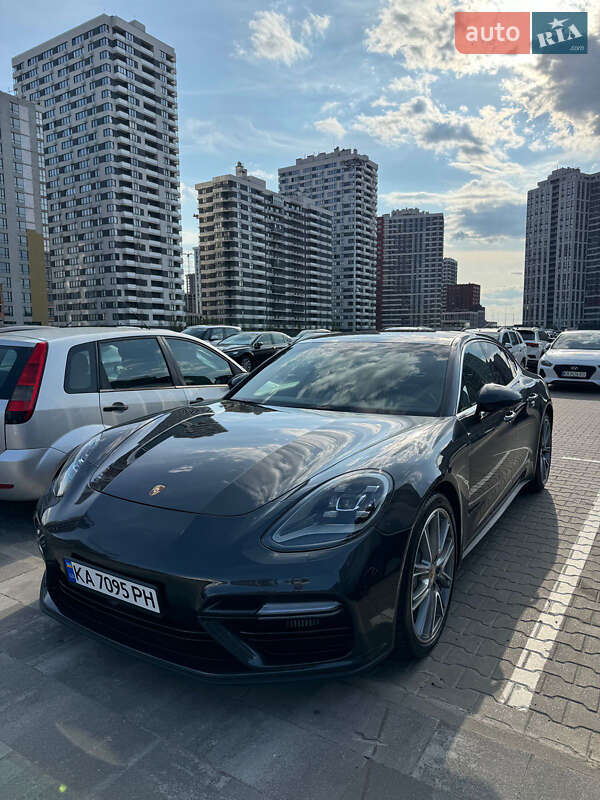 Фастбэк Porsche Panamera 2017 в Львове