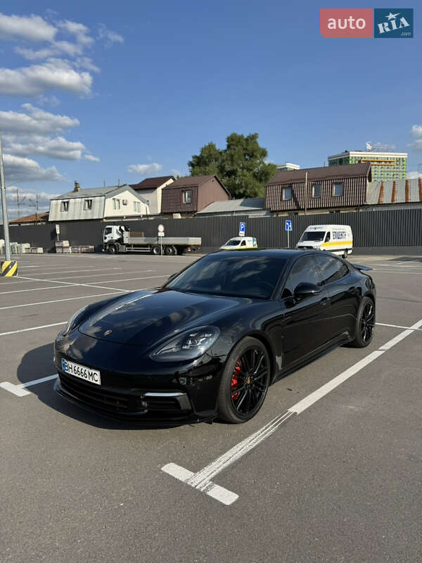 Porsche Panamera 2019