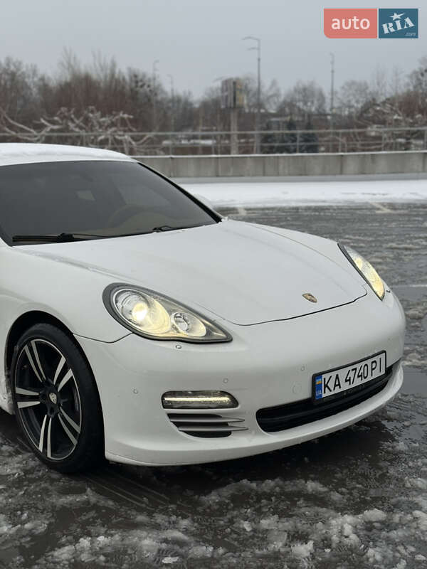 Фастбэк Porsche Panamera 2010 в Киеве