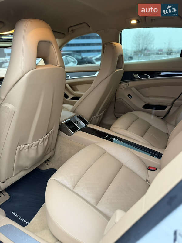 Фастбэк Porsche Panamera 2010 в Киеве