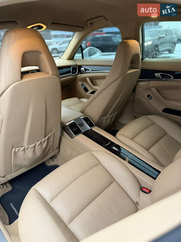 Фастбэк Porsche Panamera 2010 в Киеве