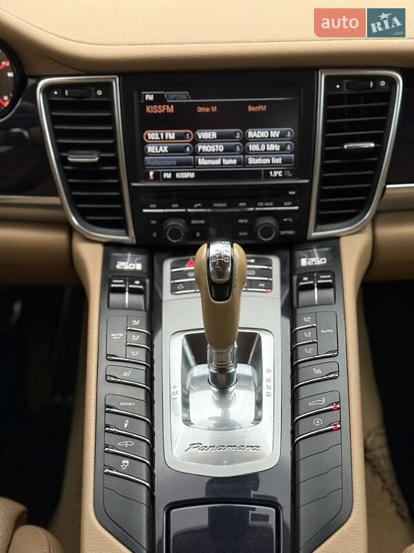 Фастбэк Porsche Panamera 2010 в Киеве