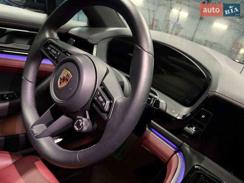 Фастбэк Porsche Panamera 2024 в Киеве фото 39 Фастбэк Porsche Panamera 2024 в Киеве