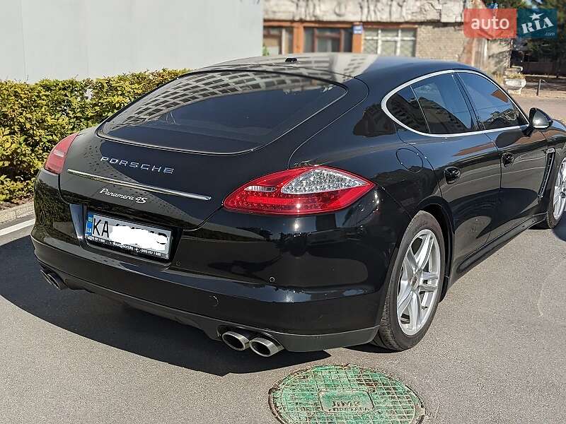 Фастбек Porsche Panamera 2011 в Києві