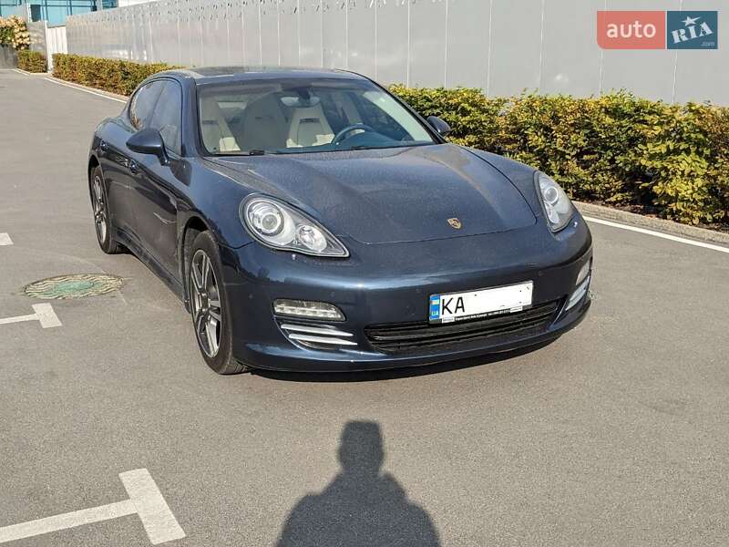 Фастбек Porsche Panamera 2010 в Києві