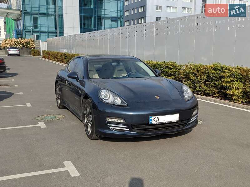 Фастбек Porsche Panamera 2010 в Києві