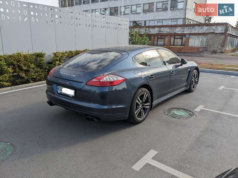 Фастбек Porsche Panamera 2010 в Києві