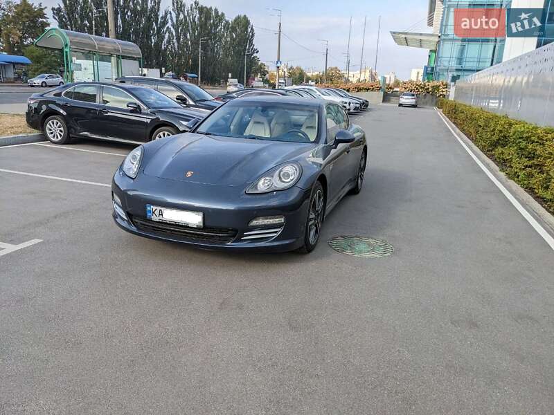 Фастбек Porsche Panamera 2010 в Києві