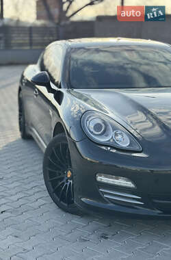 Фастбэк Porsche Panamera 2011 в Мукачево