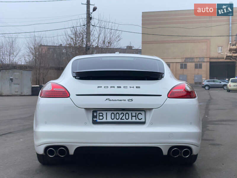 Фастбек Porsche Panamera 2010 в Кривому Розі