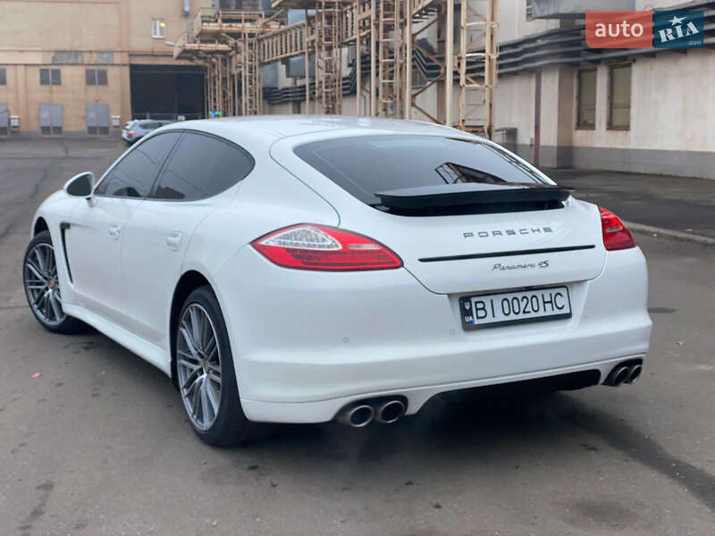 Фастбек Porsche Panamera 2010 в Кривому Розі