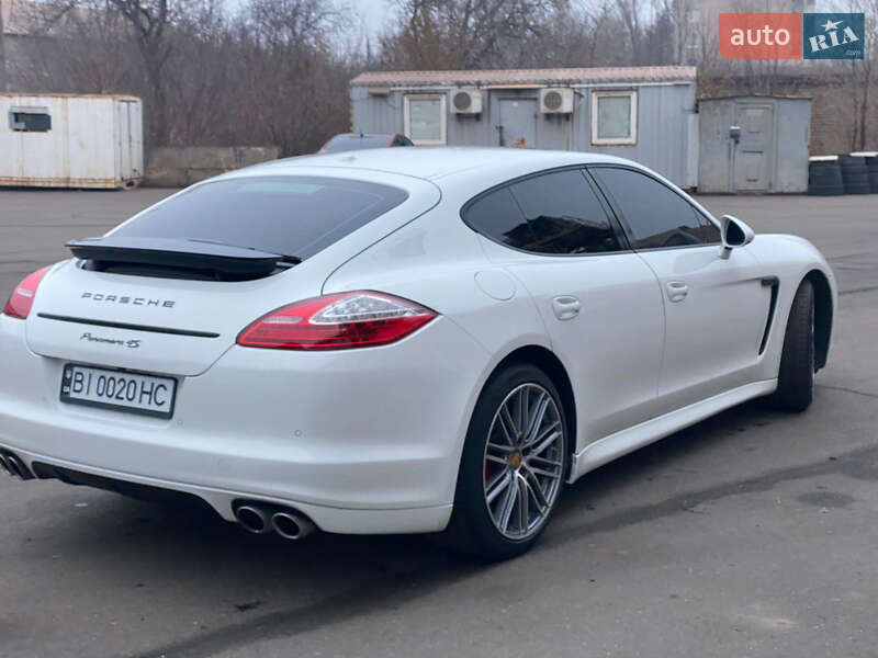 Фастбек Porsche Panamera 2010 в Кривому Розі