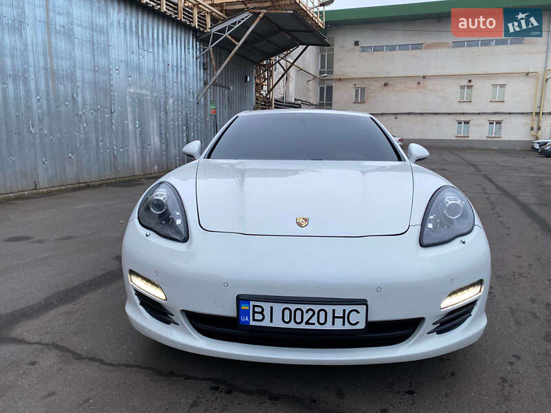 Фастбек Porsche Panamera 2010 в Кривому Розі