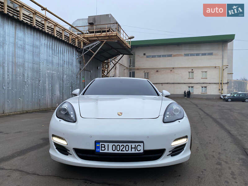 Фастбек Porsche Panamera 2010 в Кривому Розі