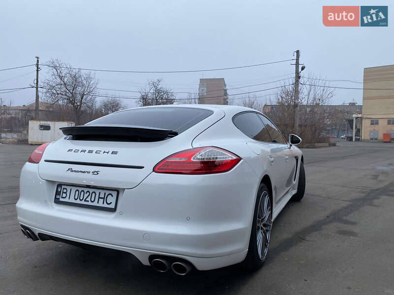 Фастбек Porsche Panamera 2010 в Кривому Розі