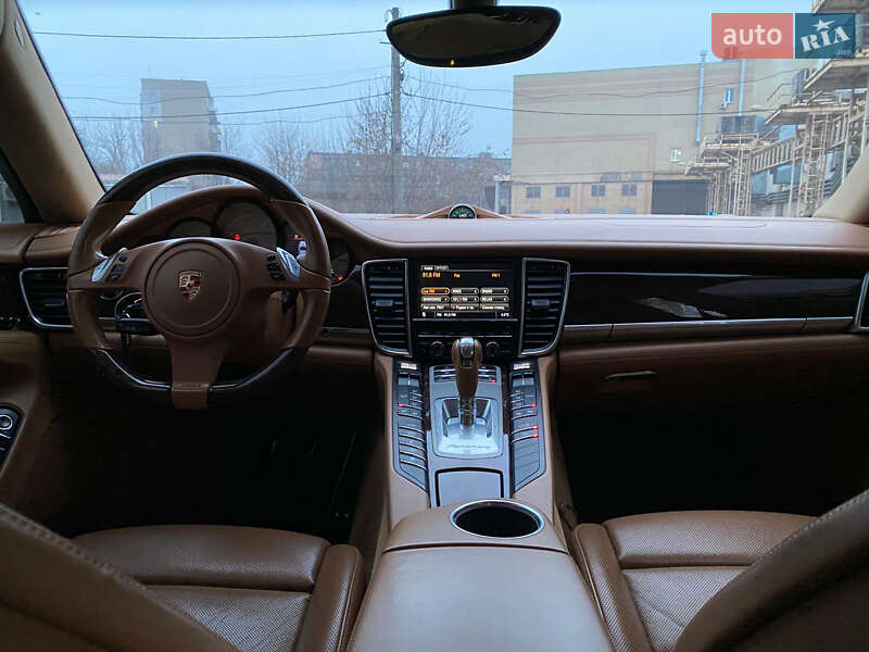Фастбек Porsche Panamera 2010 в Кривому Розі