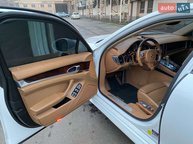 Фастбек Porsche Panamera 2010 в Кривому Розі