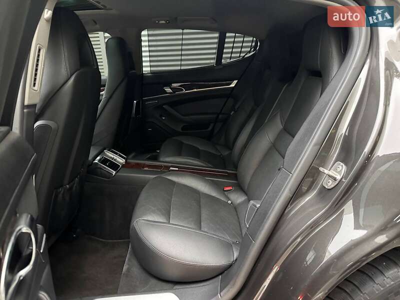 Фастбек Porsche Panamera 2012 в Києві фото 9 Фастбек Porsche Panamera 2012 в Києві