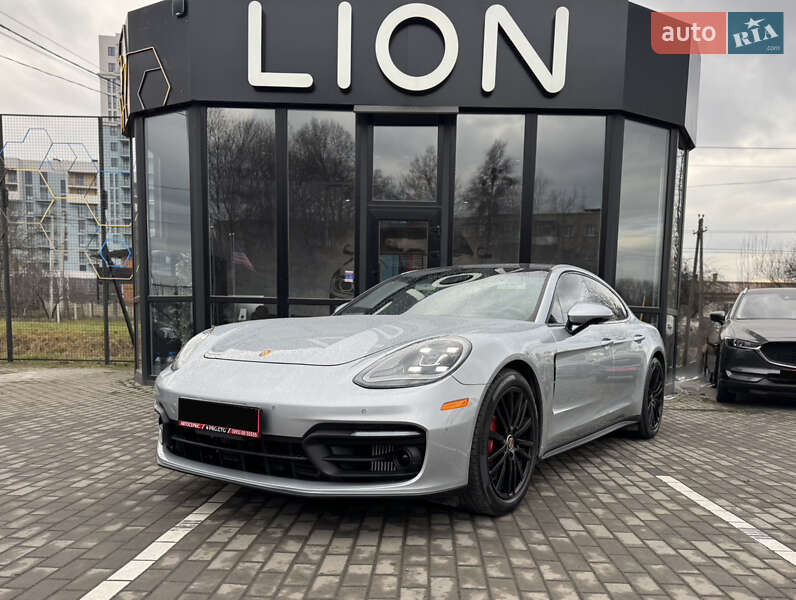 Porsche Panamera 2021