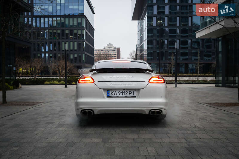 Фастбек Porsche Panamera 2011 в Києві