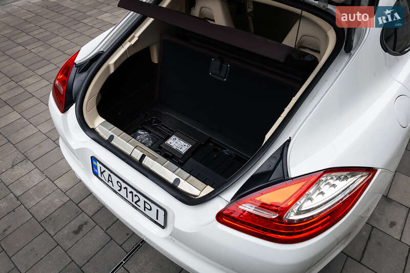 Фастбек Porsche Panamera 2011 в Києві