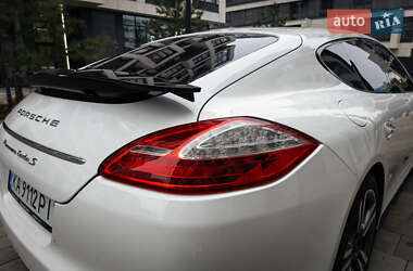 Фастбек Porsche Panamera 2011 в Києві