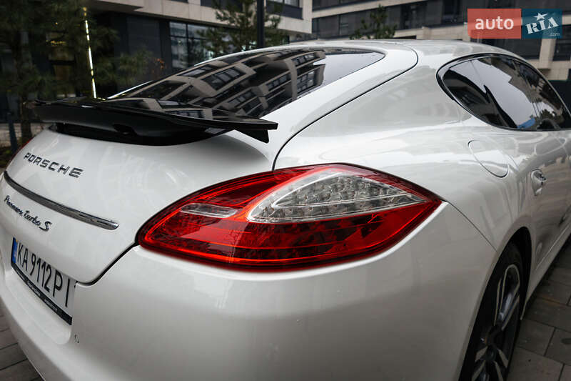 Фастбек Porsche Panamera 2011 в Києві