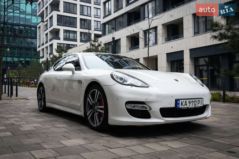 Фастбек Porsche Panamera 2011 в Києві