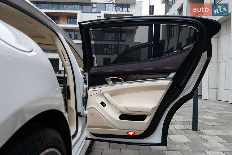 Фастбек Porsche Panamera 2011 в Києві