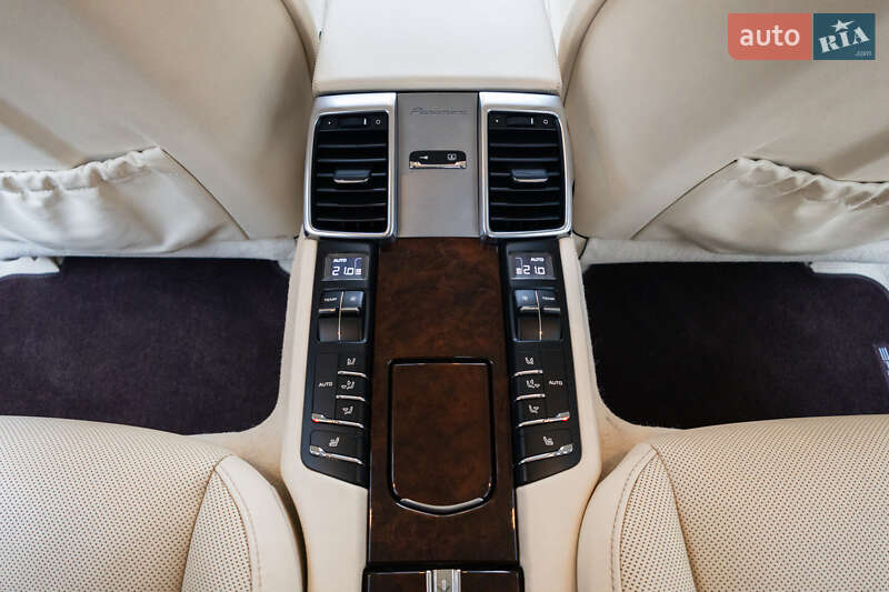 Фастбек Porsche Panamera 2011 в Києві