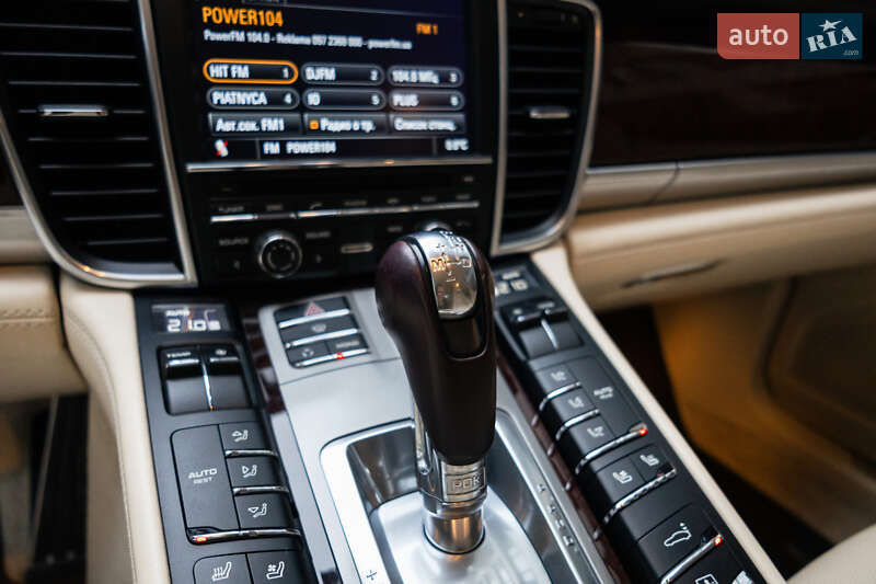 Фастбек Porsche Panamera 2011 в Києві