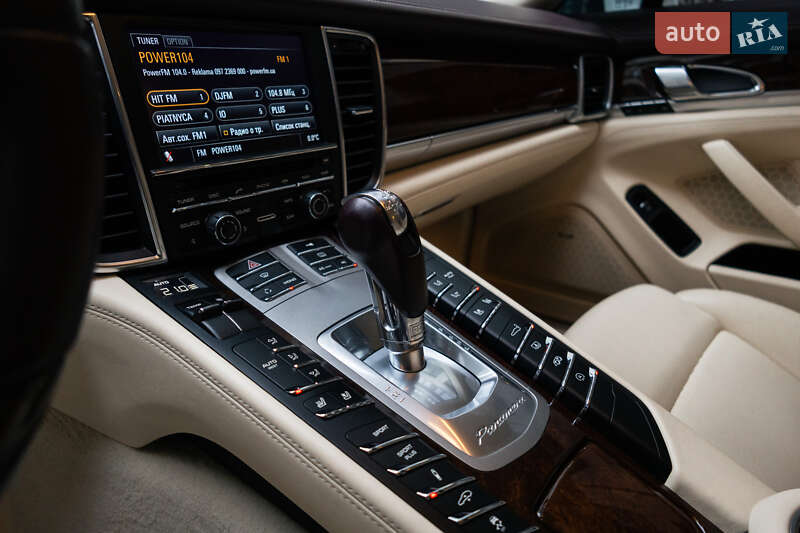 Фастбек Porsche Panamera 2011 в Києві