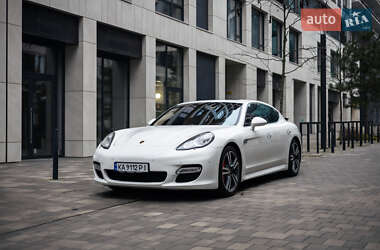 Фастбек Porsche Panamera 2011 в Києві