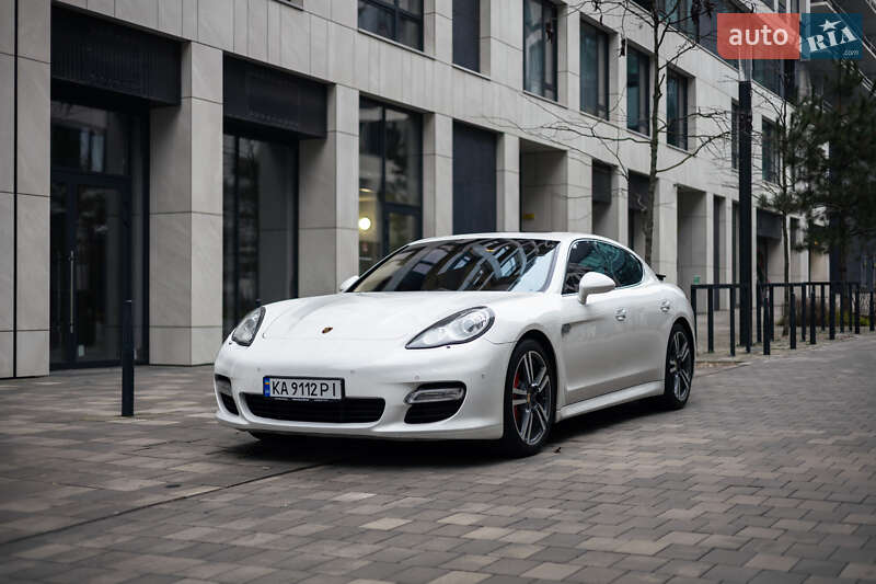 Фастбек Porsche Panamera 2011 в Києві