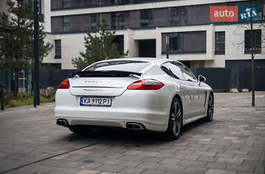 Фастбек Porsche Panamera 2011 в Києві