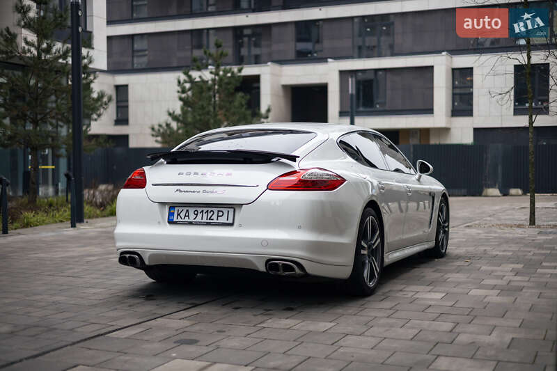 Фастбек Porsche Panamera 2011 в Києві