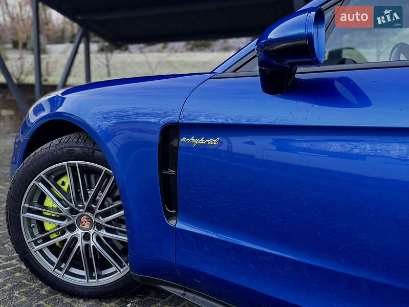 Фастбек Porsche Panamera 2018 в Тернополі