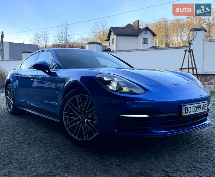 Фастбек Porsche Panamera 2018 в Тернополі
