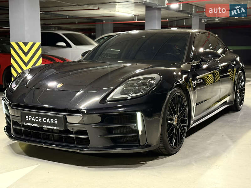 Фастбэк Porsche Panamera 2023 в Киеве