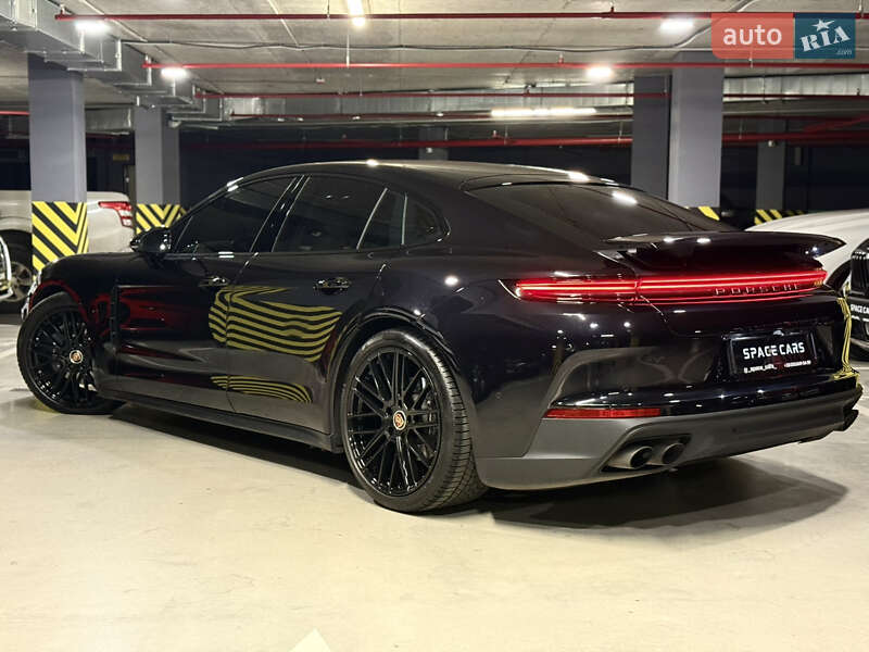 Фастбэк Porsche Panamera 2023 в Киеве