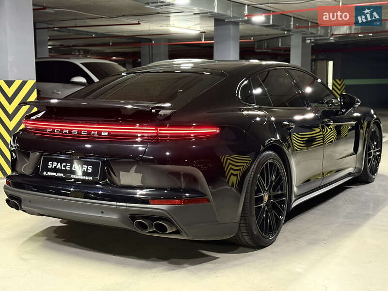 Фастбэк Porsche Panamera 2023 в Киеве