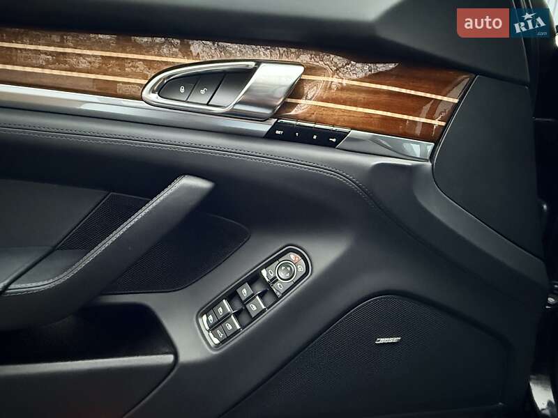 Фастбек Porsche Panamera 2016 в Києві