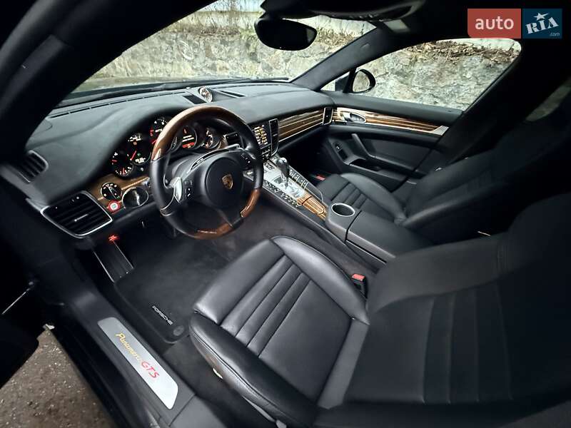 Фастбек Porsche Panamera 2016 в Києві