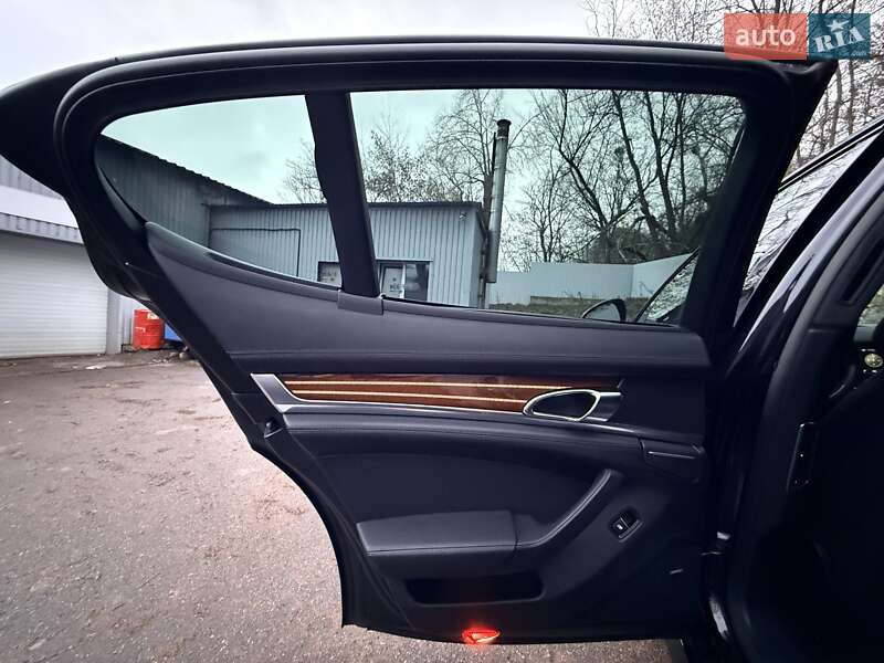 Фастбек Porsche Panamera 2016 в Києві