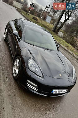 Фастбек Porsche Panamera 2012 в Полтаві